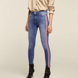 Zara Z1975 distressed high waisted jeans 👖💙